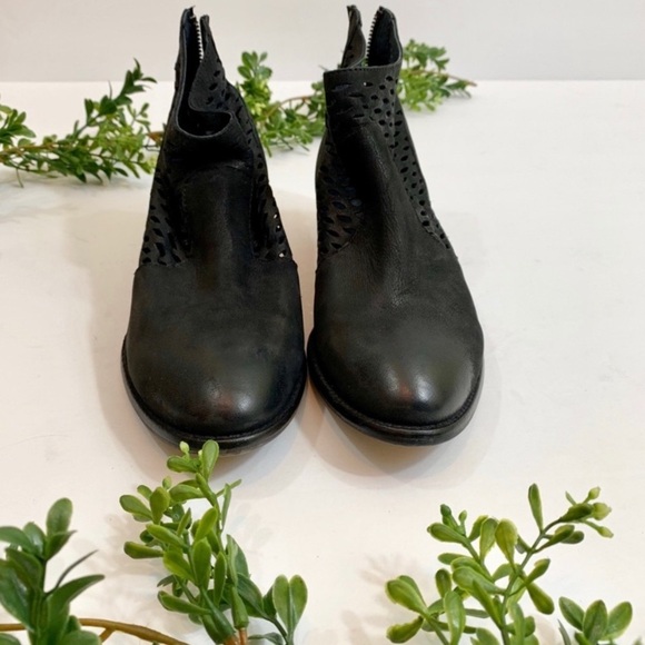 Seychelles Black Leather Laser Cut Ankle Boots - Picture 3 of 8